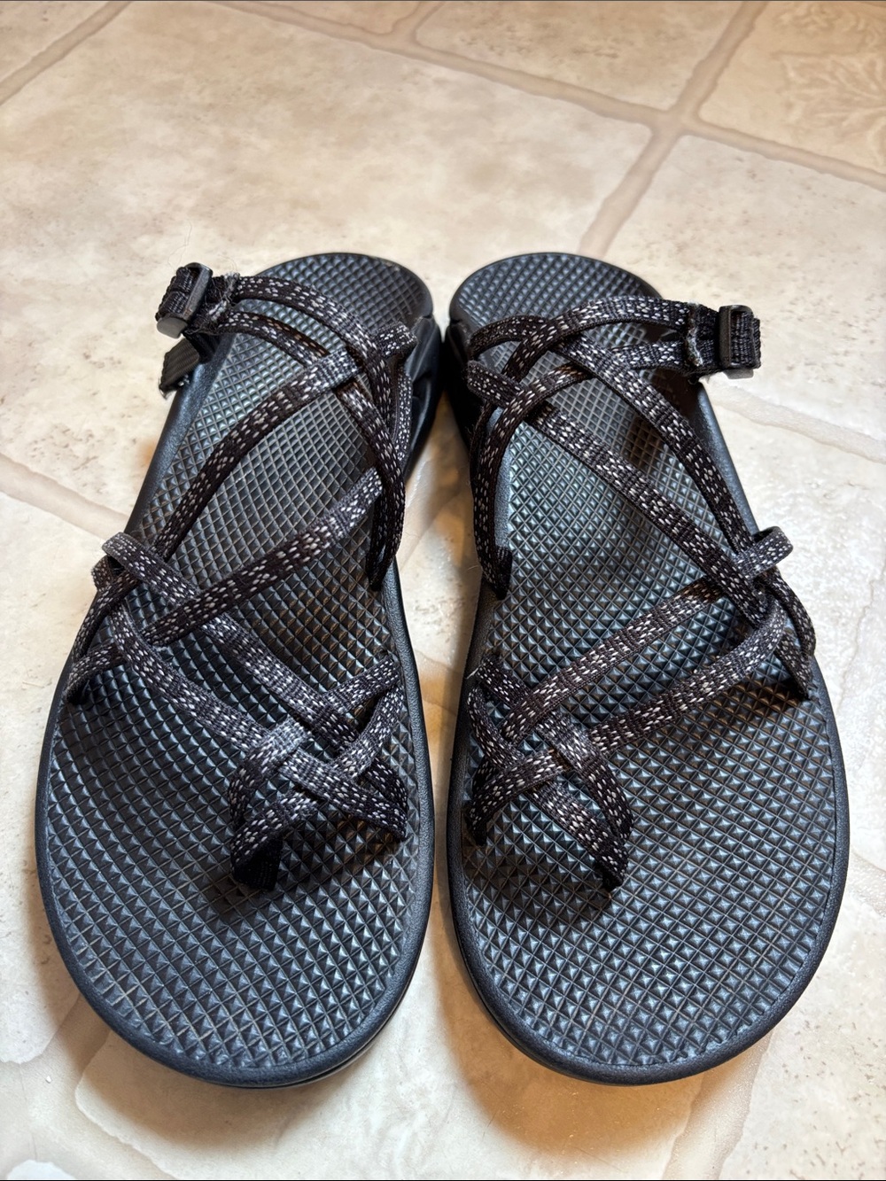 Chaco Women's 11 Zong X Ecotread Black Hugs & Kisses XO Open Back Sandals Slides - Picture 2 of 7